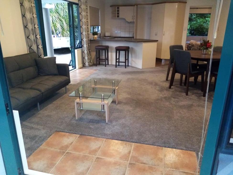 Gulf Harbour Guest House Apartment Auckland Extérieur photo