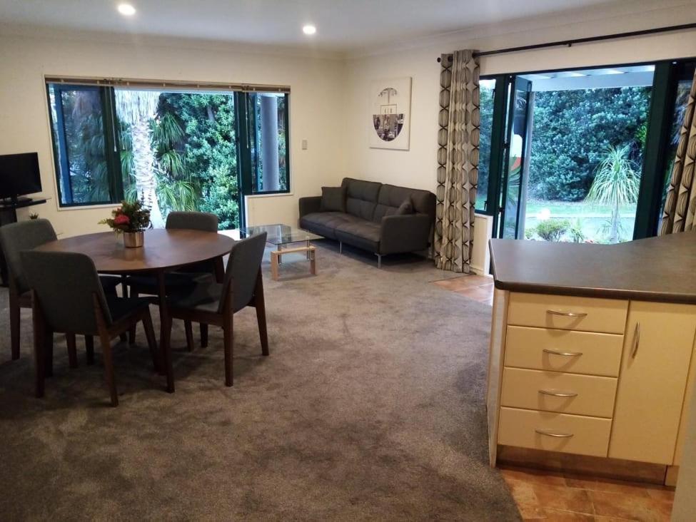 Gulf Harbour Guest House Apartment Auckland Extérieur photo